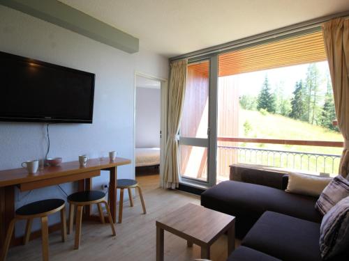 Appartement rénové 2 pièces, balcon, prox commerces, non fumeur