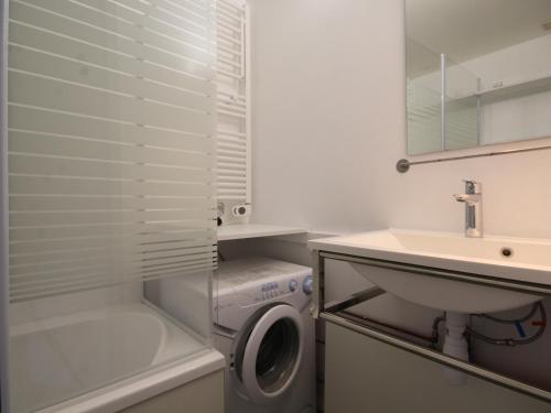 Appartement rénové 2 pièces, balcon, prox commerces, non fumeur