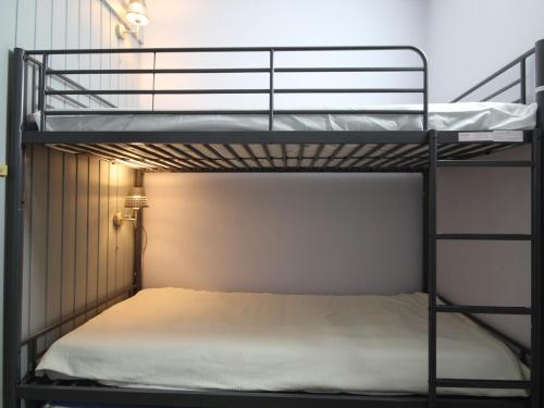 Appartement rénové 2 pièces, balcon, prox commerces, non fumeur