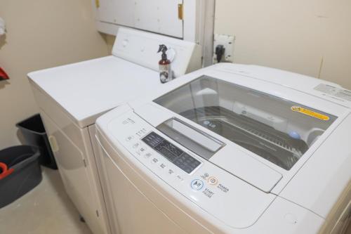a washing machine with a window on top of it at Family-Friendly Boho Stay - Sleeps 10 - Near the Falls in Thorold