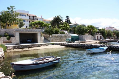 Apartments with parking spaces Barbat, Rab - 11472