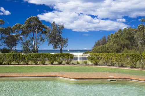 an empty pool in the yard of a house at Fathoms 3 Ocean Breeze in Mollymook