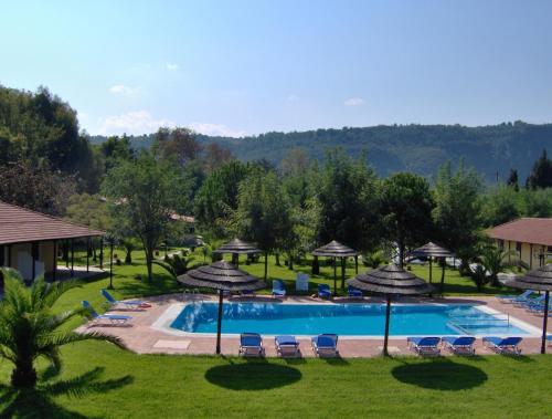 The swimming pool at or close to Villagio