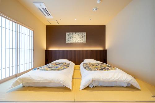 A bed or beds in a room at Nishiyama Ryokan