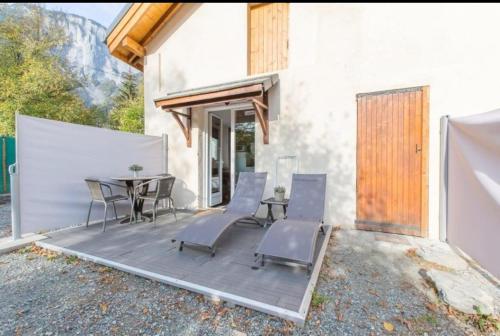 Patio nebo venkovní prostory v ubytování Studio La Cabane Centre Ville