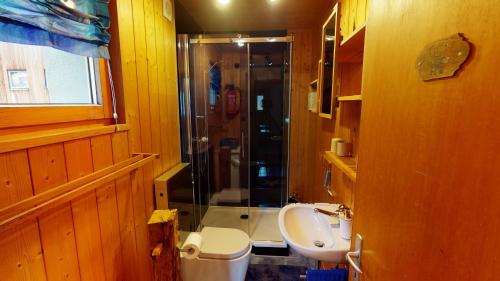 Ett badrum på Rosenhof RH1