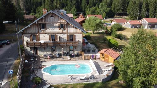 an aerial view of a house with a swimming pool at Maison La Devinière - sauna et spa compris accessibles toute l'année in Xonrupt-Longemer