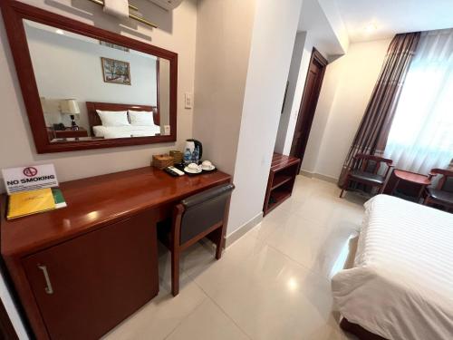 Кровать или кровати в номере Nam Hy 1 Hotel