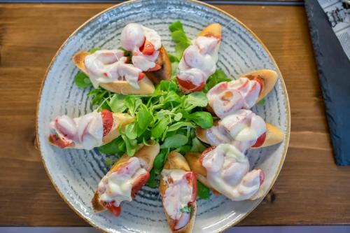 Mad på pensionatet eller i nærheden