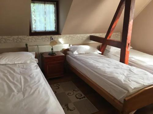 Giường trong phòng chung tại Poiana - Apuseni Mountains