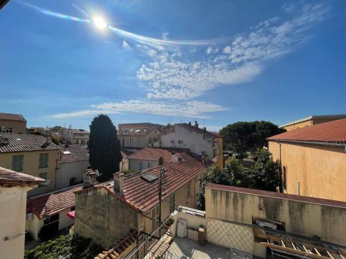 Nice Renting - FERSEN - 2 Rooms Vieil Antibes - AC - Safranier - Big Terrace photo 24