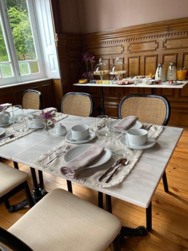 En restaurant eller et andet spisested på The Grove Houses