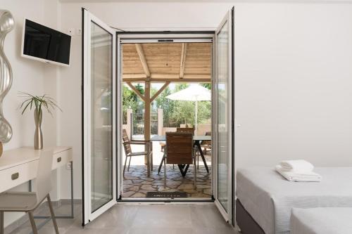 Dion Apartments ( Laganas Beach )