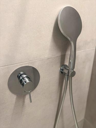 Apartaments Turístics Conseller -  Room  picture :   Shower    Safety deposit box    TV                           