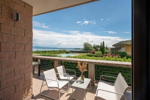 VISTA - Lake & Pool photo 3