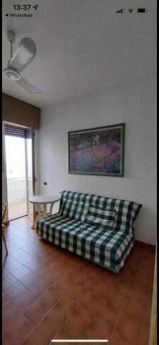 a living room with a couch and a table at San Salvo Marina Bilocale in Marina di Montenero