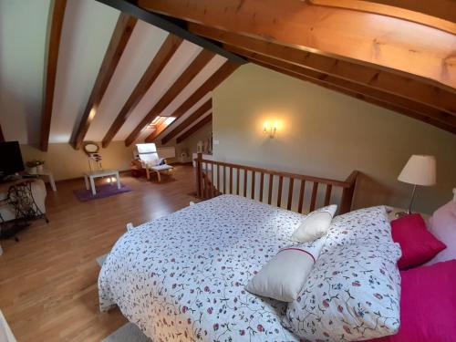 Postel nebo postele na pokoji v ubytování Gestiona2R - Casa Camelia con jardin, ideal familias