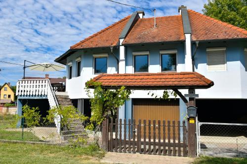 a white house with a red roof at Gemenc Vendégház Baja in Baja