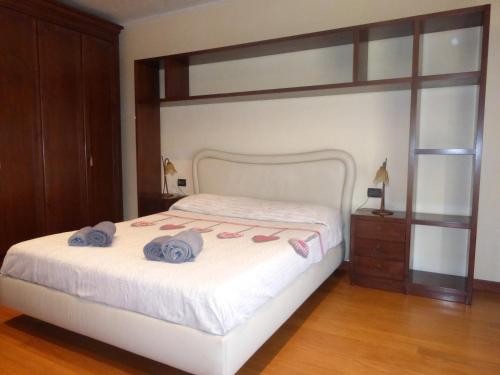 a bedroom with a bed with two towels on it at The quiet corner in Noale