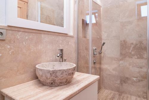 A bathroom at Villa Ambar