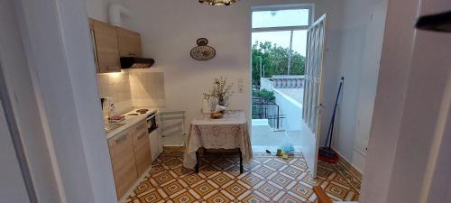 Η κουζίνα ή μικρή κουζίνα στο Christin P. Cute home with patio