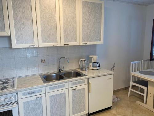 Gallery image of Apartements and rooms next to the Sea - Belveder Rab Sea and Sunset wiew in Rab