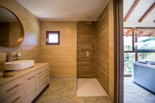 a bathroom with a shower and a sink at Divna Vila in Vrnjačka Banja