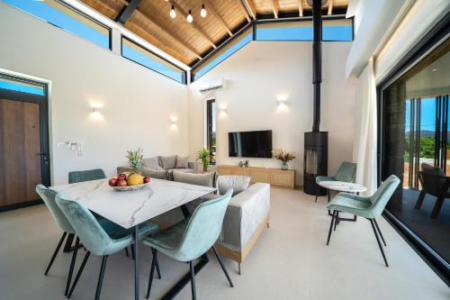 Μια τηλεόραση ή/και κέντρο ψυχαγωγίας στο Villa Olira