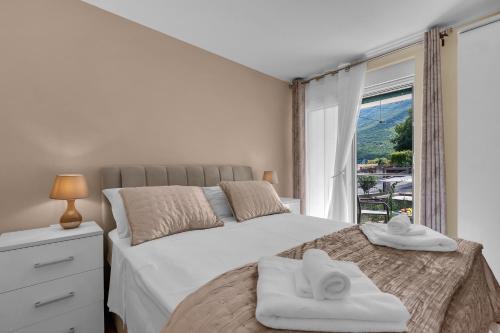 Posteľ alebo postele v izbe v ubytovaní Apartments White House Rastovac