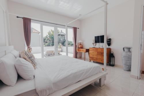 Affordable 2BR Private Pool Villa, Central Seminyak, Bali