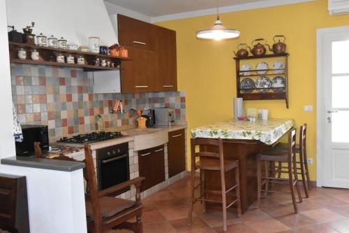 a kitchen with yellow walls and a counter top at Ai ciliegi in Concordia Sagittaria