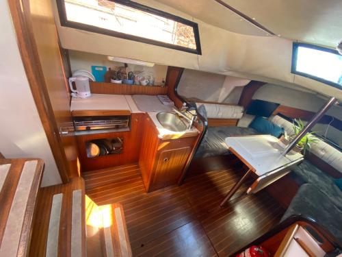 an aerial view of a small kitchen in an rv at Mettre les voiles à Deauville in Deauville