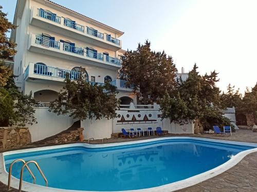 La alberca dentro o cerca de Daidalos Hotel
