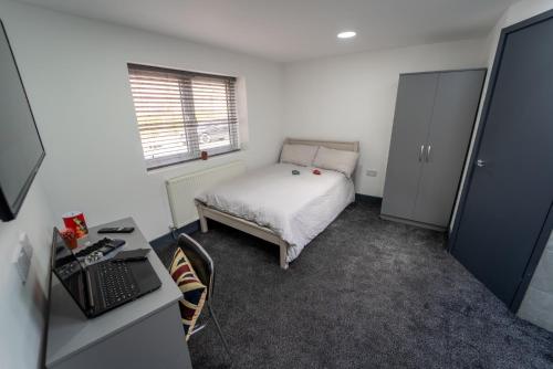 Postel nebo postele na pokoji v ubytování Stunning 1-Bed Studio in Birmingham