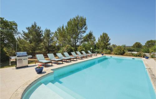 Swimmingpoolen hos eller tæt på Amazing Home In Nîmes