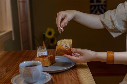 旅館の敷地内または近くでの食事または食べ物