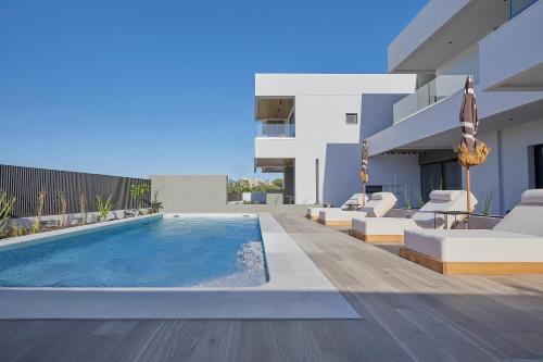 Mare Suitesの敷地内または近くにあるプール