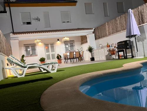 a house with a yard with a swimming pool at Mirador de la Ermita in Montejaque
