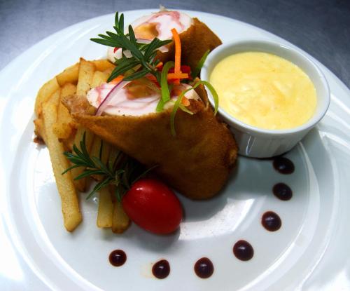 Makanan di atau berdekatan lodge