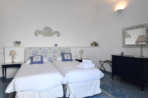 Una cama o camas en una habitación de Il Monaco Amalfi Dreams