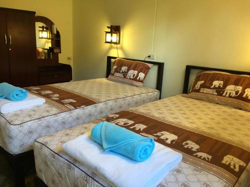 Ένα ή περισσότερα κρεβάτια σε δωμάτιο στο Siriwan Guesthouse