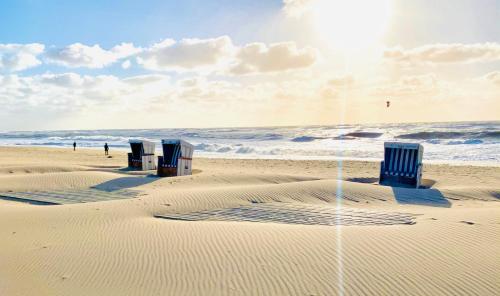 Wellenreiter am Meer photo 13