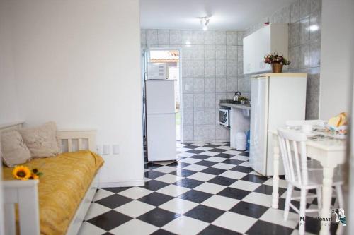 a kitchen with a black and white checkered floor at Di Raffaele Bombinhas in Bombinhas