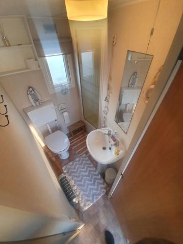 Bilik mandi di Fantasy Island and Beach 6 Berth 545