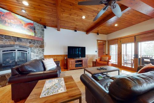 Luxury Adirondack Lakeview – Photos 2