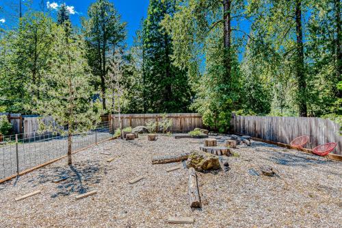 a backyard with a fence and a tree at Second Chair Inn in Rhododendron