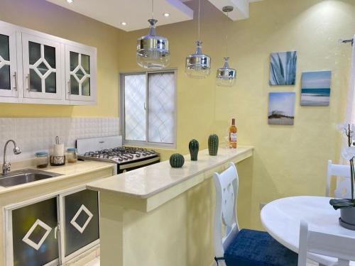 Kuchyň nebo kuchyňský kout v ubytování Apartamentos Melya cerca de la Playa Caleta