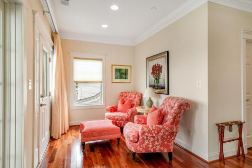 a living room with two chairs and a table at The Ship's Bridge in Annapolis