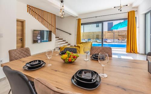 Villa RougeMarin - Marin with private pool