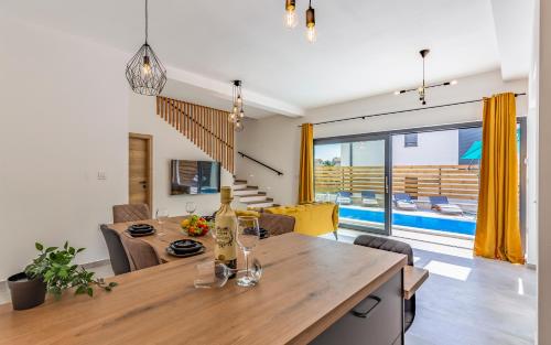Villa RougeMarin - Marin with private pool